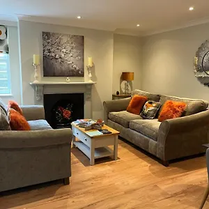 Luxury Refurbished 2 Bedroom Regency Cheltenham